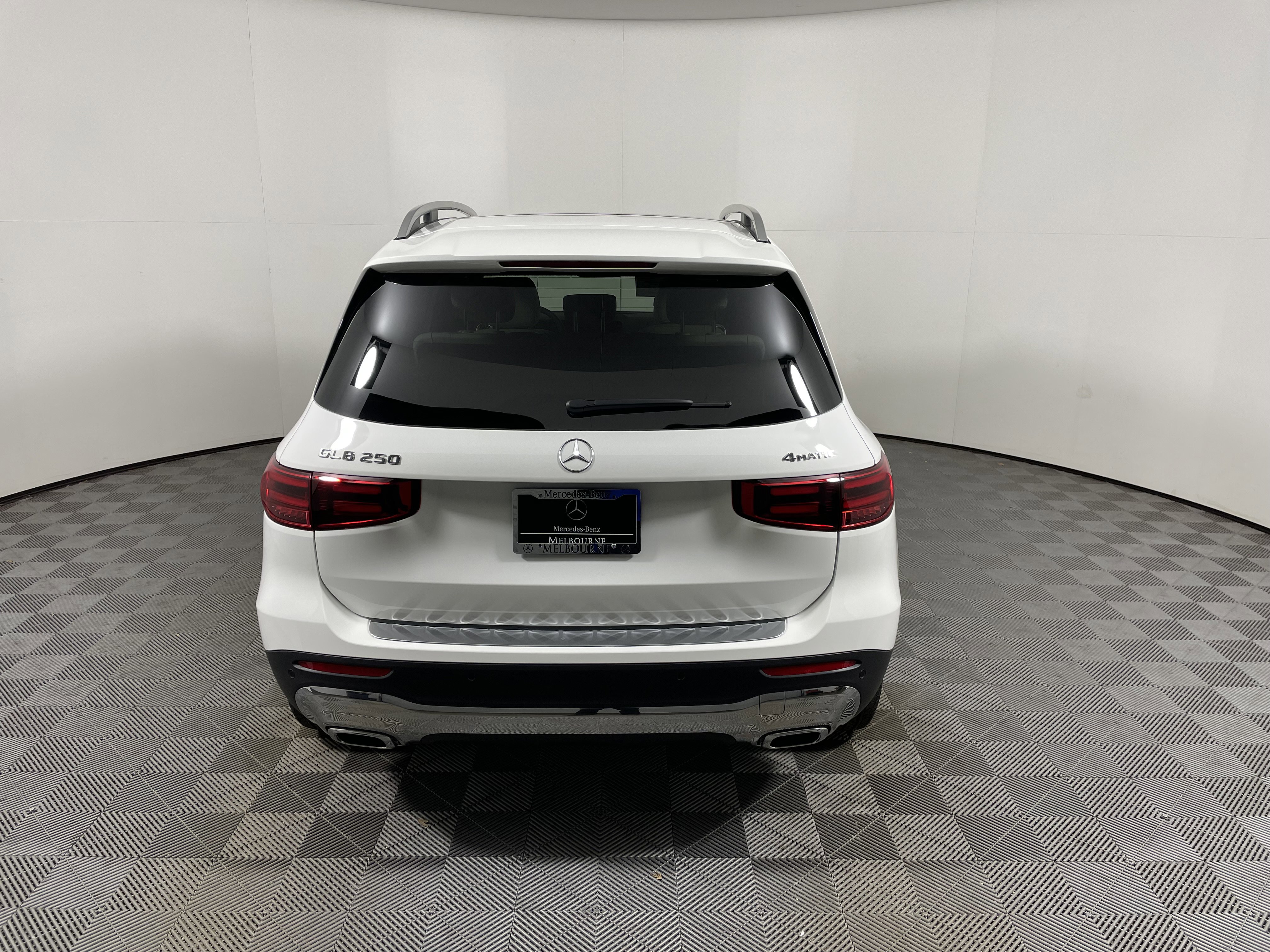 New 2026 Mercedes-Benz GLB 250 4MATIC image 4