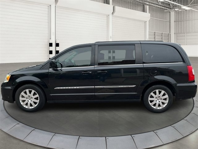 Used 2014 Chrysler Town & Country Touring FWD image 1