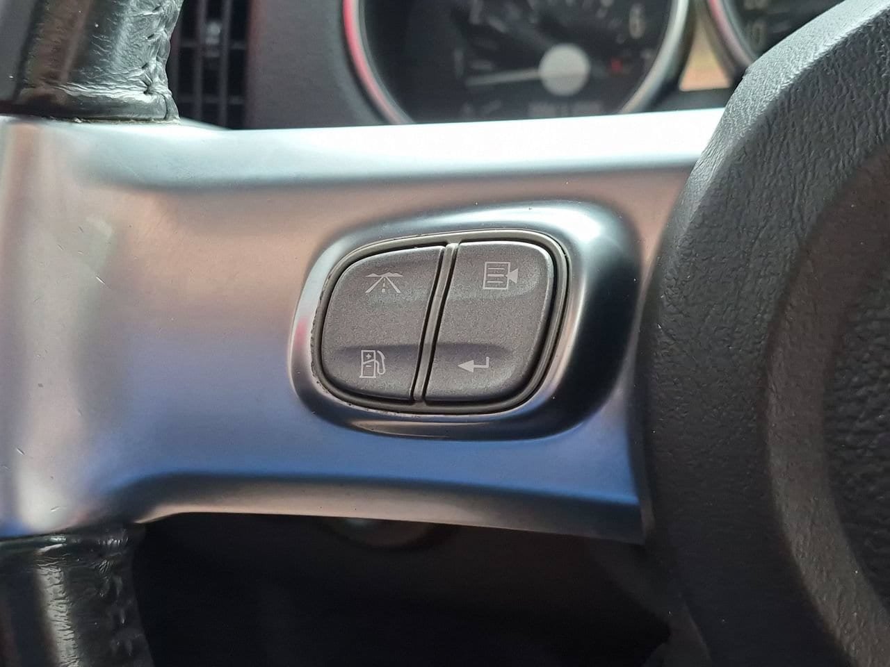 Used 2005 Chevrolet SSR w/ Preferred Equipment Group RWD image 12