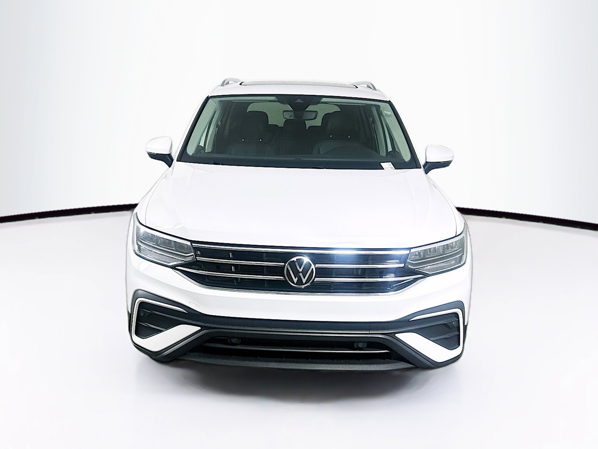 Used 2022 Volkswagen Tiguan SE FWD image 2