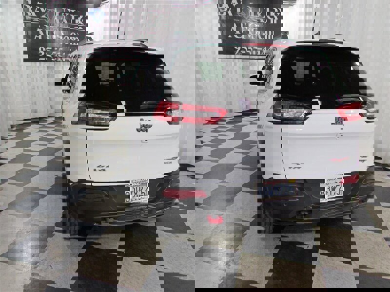 Used 2018 Jeep Cherokee Trailhawk image 16