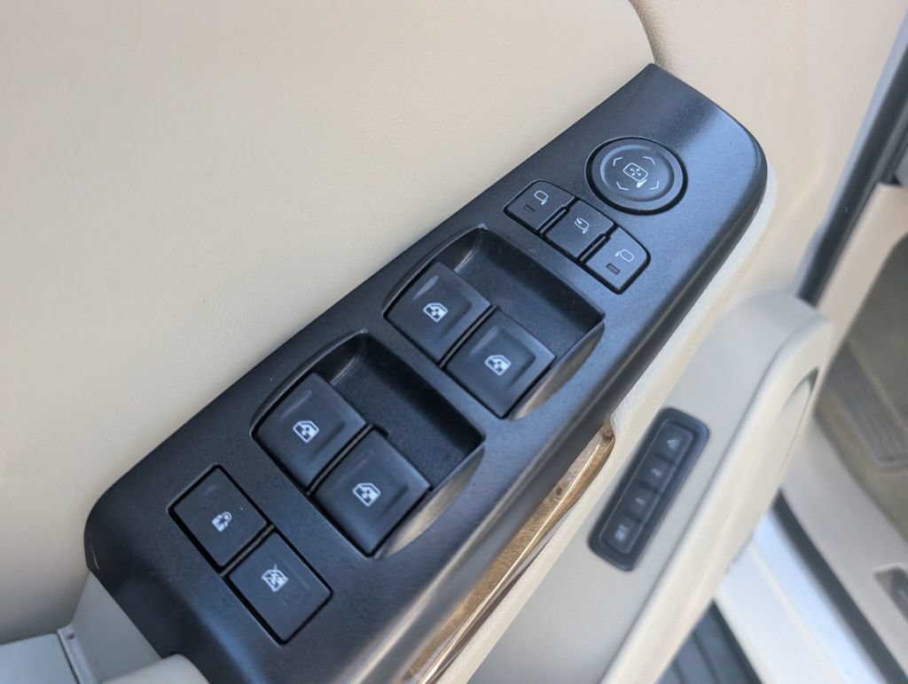 Used 2017 GMC Yukon Denali AWD/4WD image 16