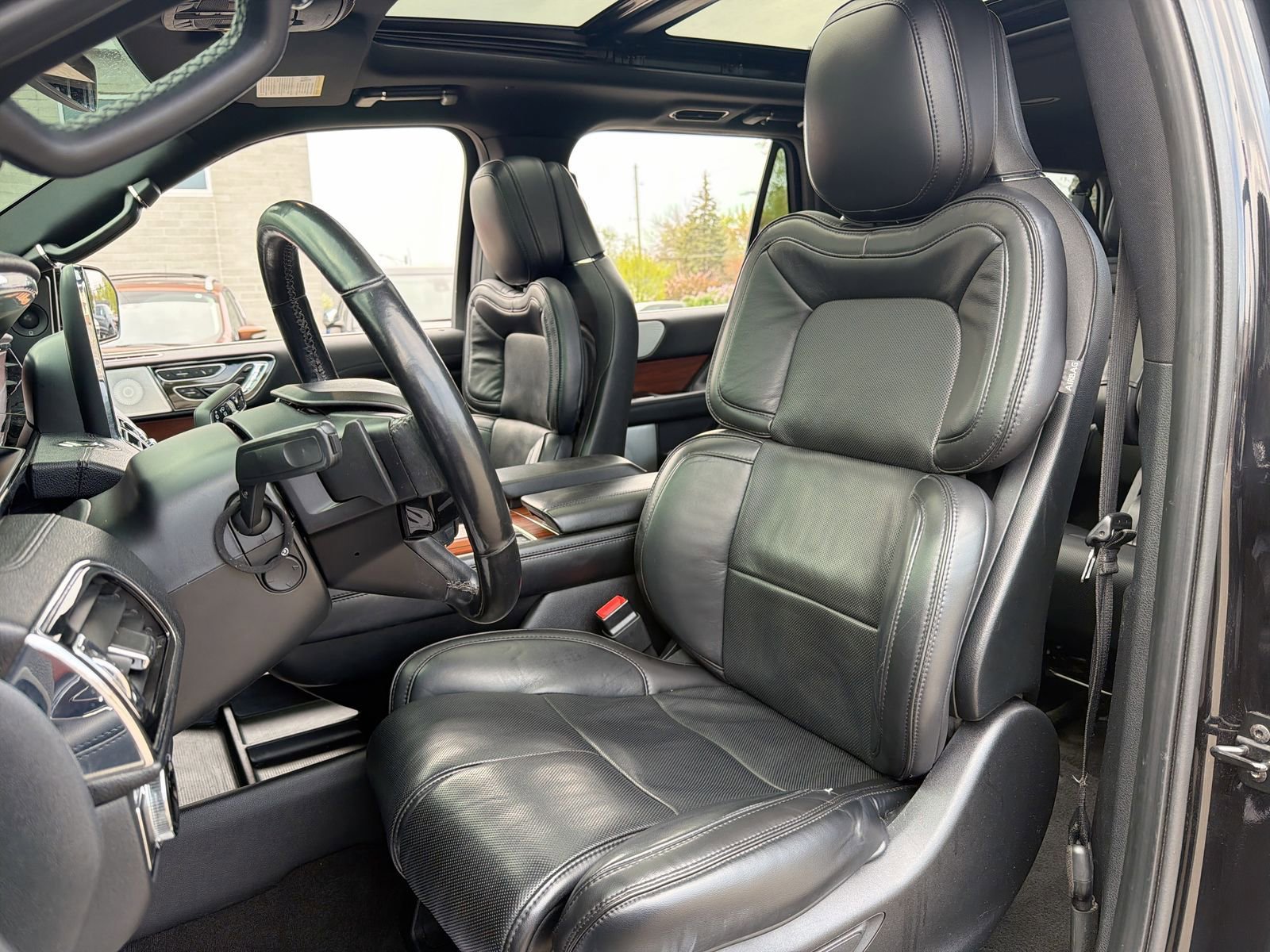 Used 2019 Lincoln Navigator L Reserve AWD/4WD image 21