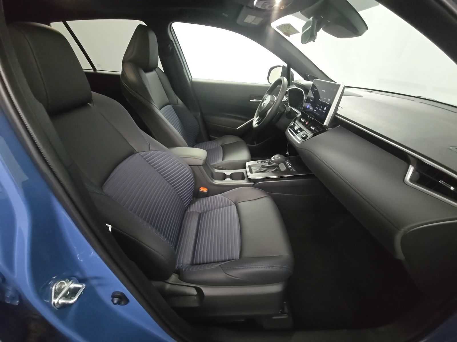 Used 2026 Toyota Corolla Cross AWD Hybrid image 10