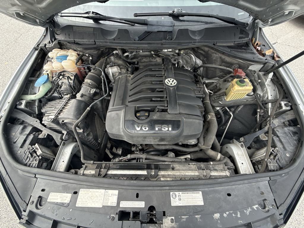 Used 2012 Volkswagen Touareg VR6 image 17