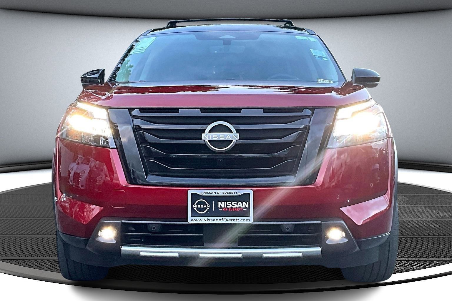 Used 2023 Nissan Pathfinder Platinum image 2