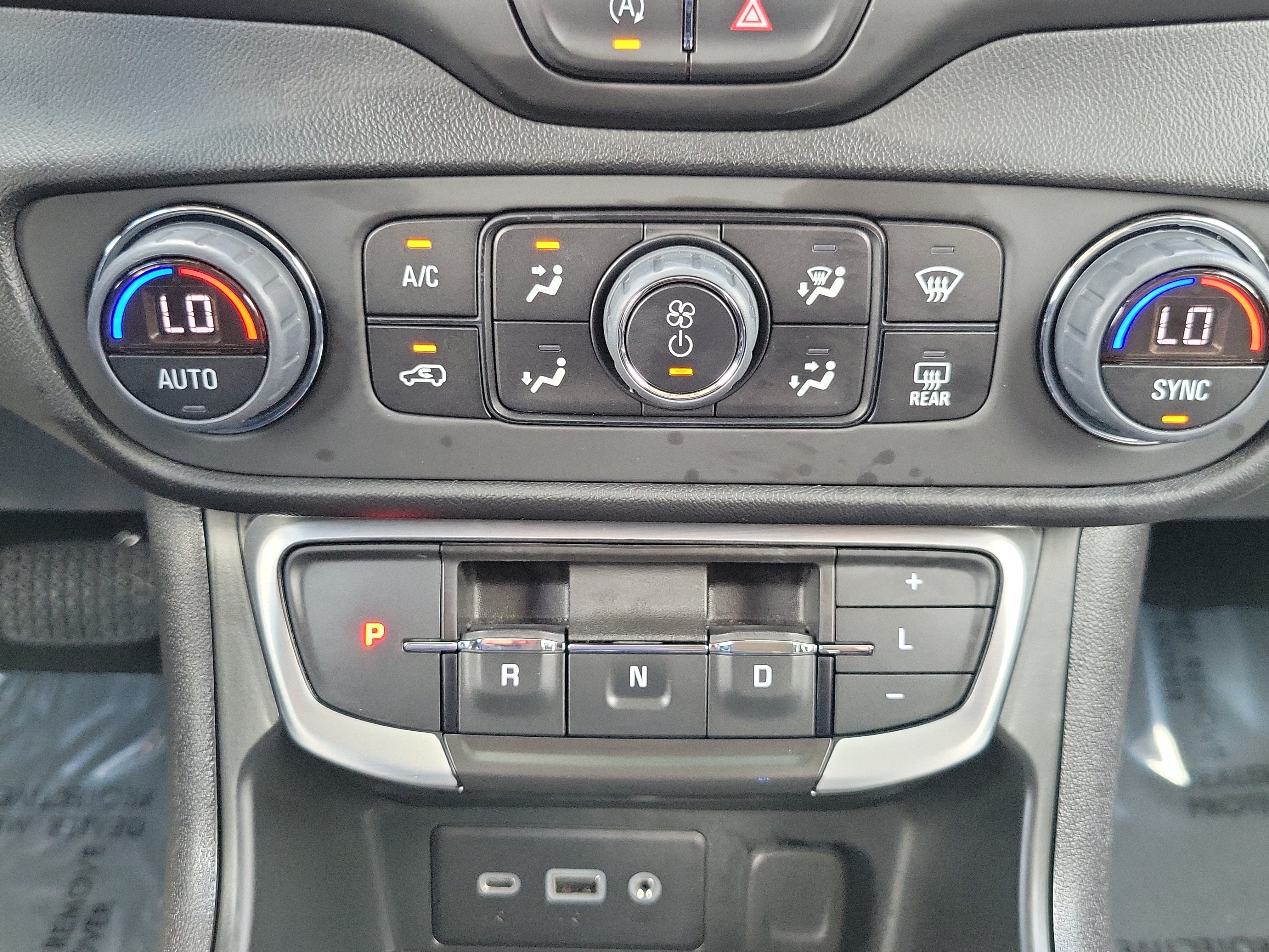Used 2023 GMC Terrain SLE w/ Driver Convenience Package FWD image 24