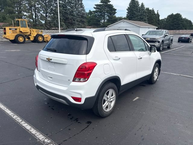 Used 2020 Chevrolet Trax LT w/ Sun & Sound Package FWD image 6