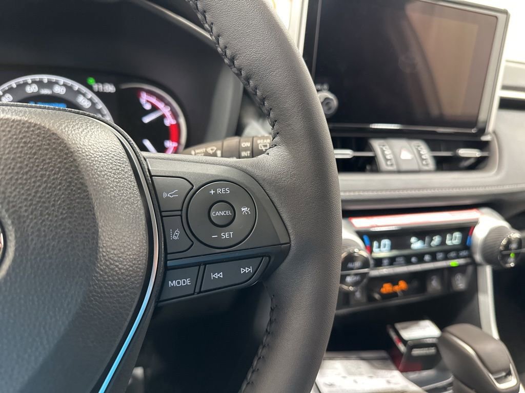 Used 2025 Toyota RAV4 XLE Premium image 30