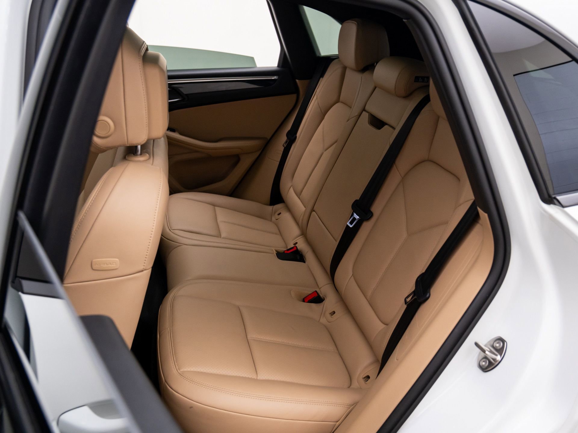 Certified 2023 Porsche Macan S image 16