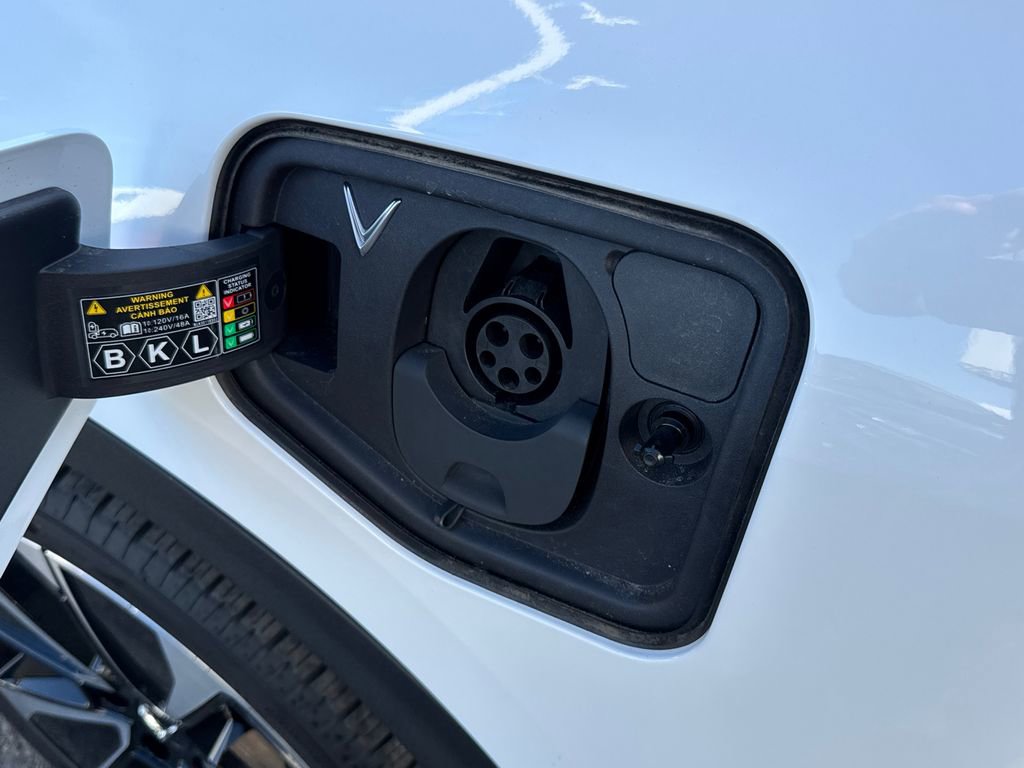 New 2025 VinFast VF 8 Plus AWD/4WD image 7