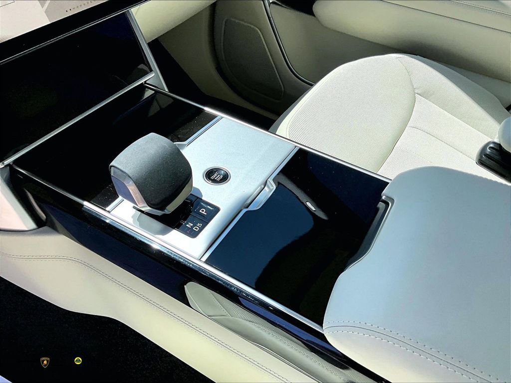 Used 2024 Land Rover Range Rover SE image 16