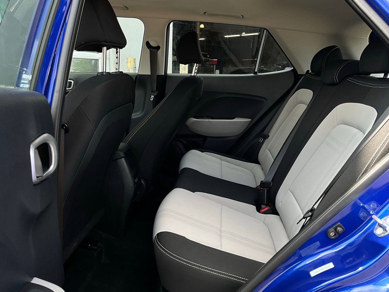 Used 2025 Hyundai Venue SEL image 11