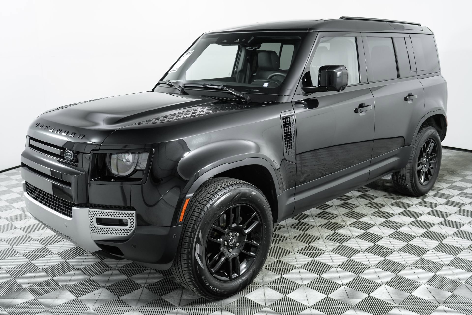 Used 2025 Land Rover Defender 110 S image 66