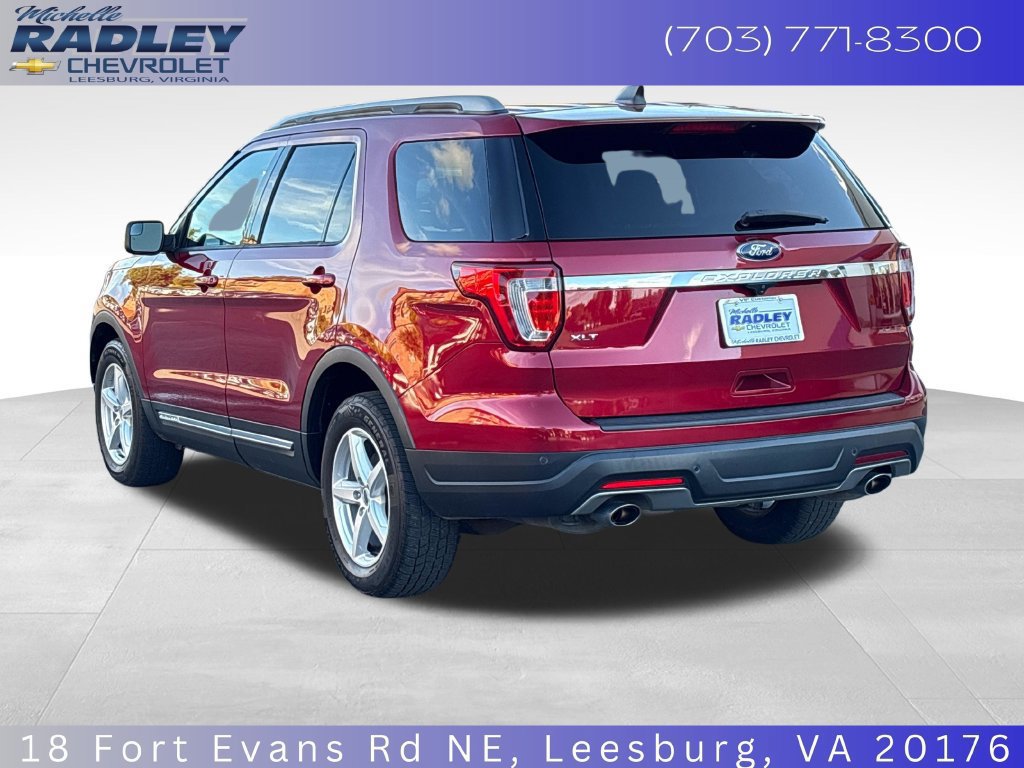 Used 2018 Ford Explorer XLT FWD image 3