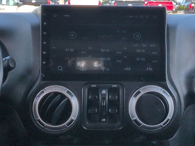 Used 2016 Jeep Wrangler Unlimited Rubicon AWD/4WD image 17