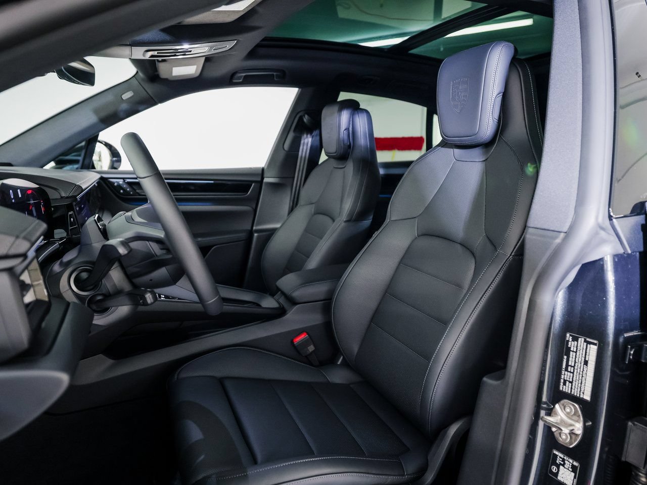 New 2026 Porsche Macan Electric RWD image 5