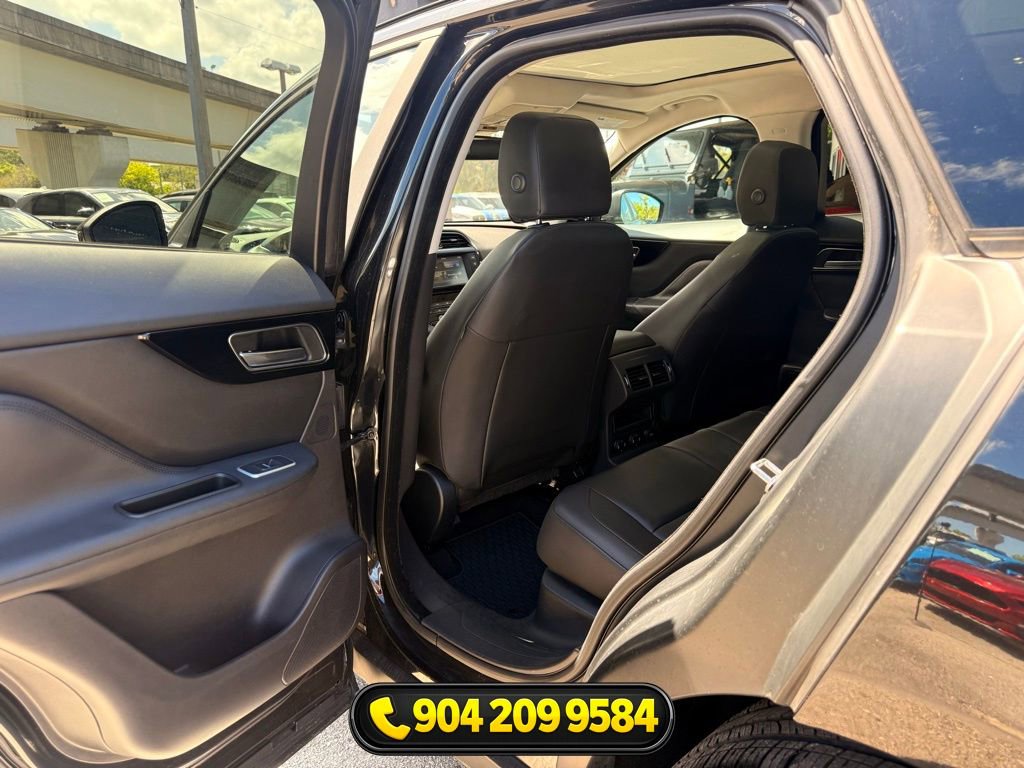 Used 2018 Jaguar F-PACE Premium image 27