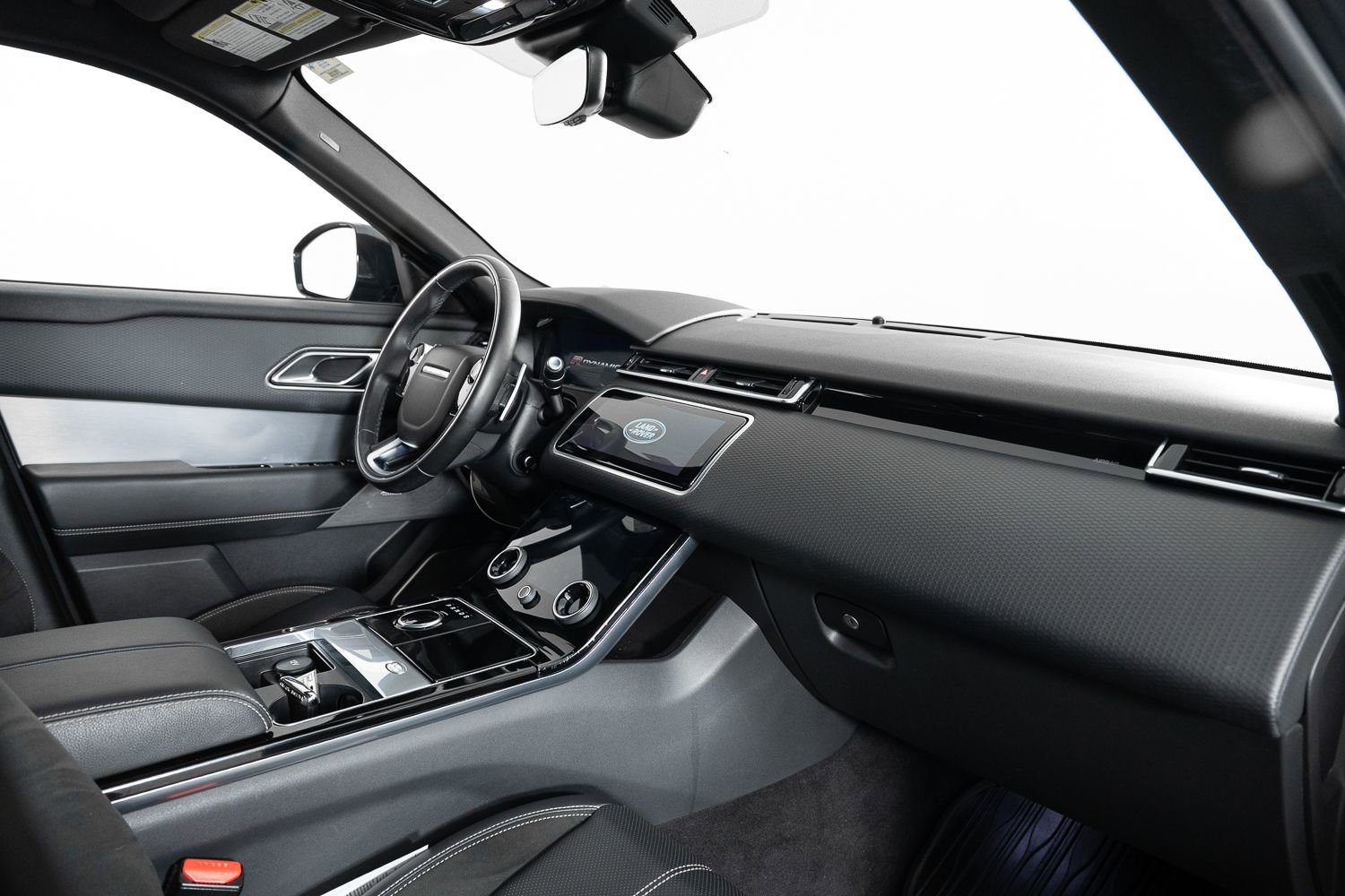 Used 2018 Land Rover Range Rover Velar R-Dynamic SE image 26