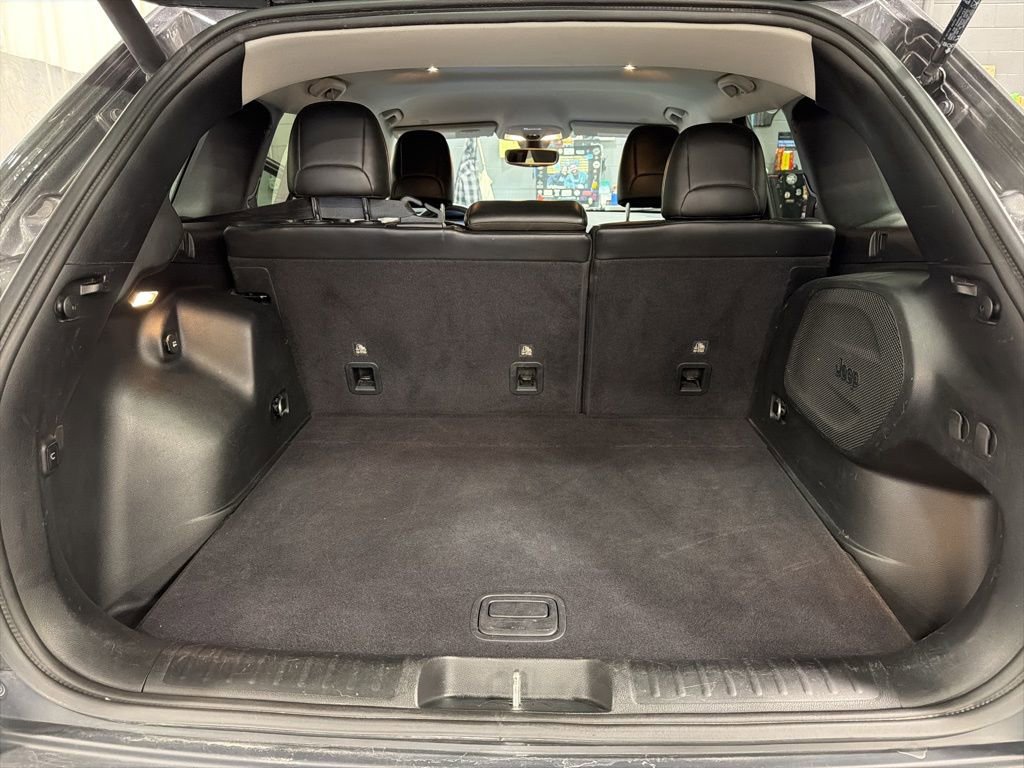 Used 2020 Jeep Cherokee Limited image 17