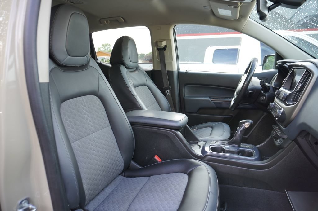 Used 2022 Chevrolet Colorado Z71 AWD/4WD image 8