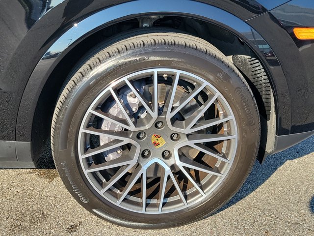 Used 2023 Porsche Cayenne AWD/4WD image 12