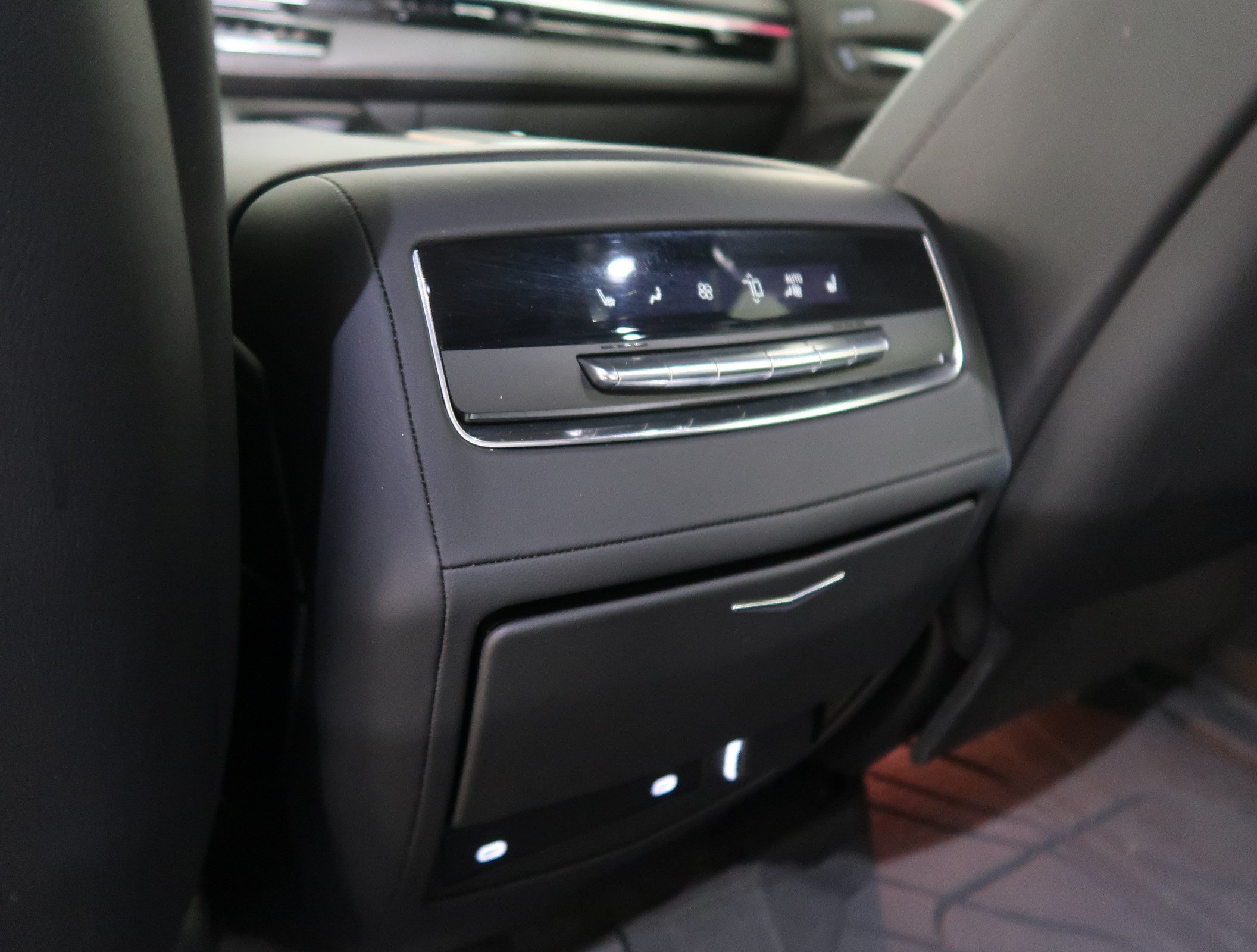 Used 2023 Cadillac Escalade ESV Sport w/ LPO, ONYX Package AWD/4WD image 37