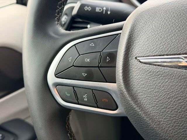 Used 2023 Chrysler Voyager LX image 10