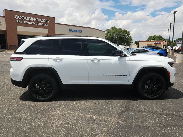 Used 2022 Jeep Grand Cherokee Altitude AWD/4WD image 5