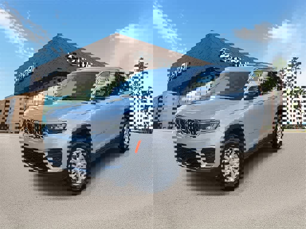 Used 2023 Jeep Grand Cherokee Laredo