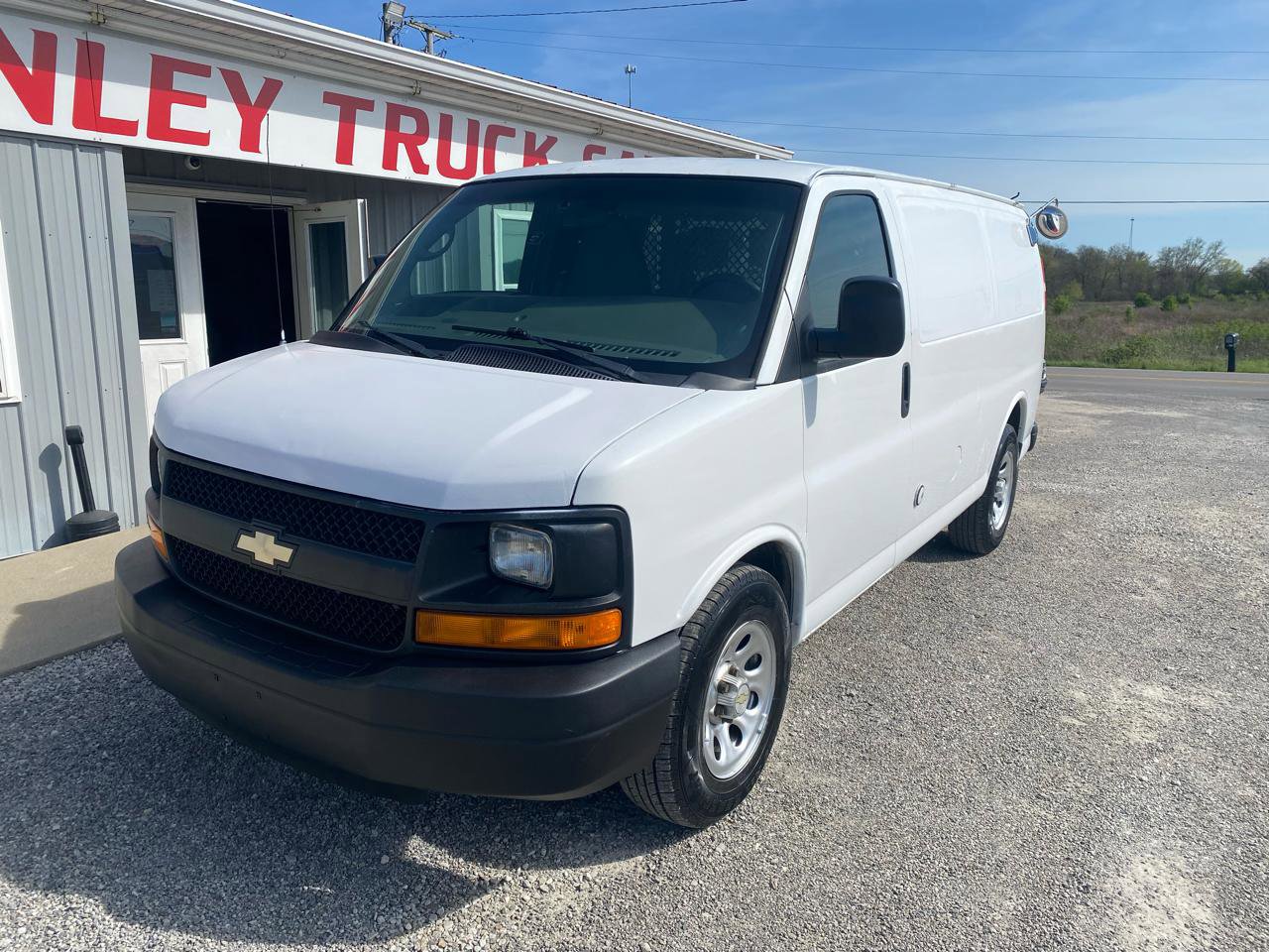 Used 2011 Chevrolet Express 1500 image 3