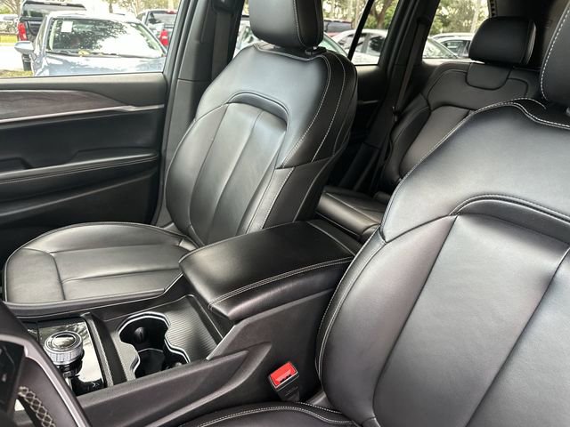 Used 2024 Jeep Grand Cherokee Limited image 24