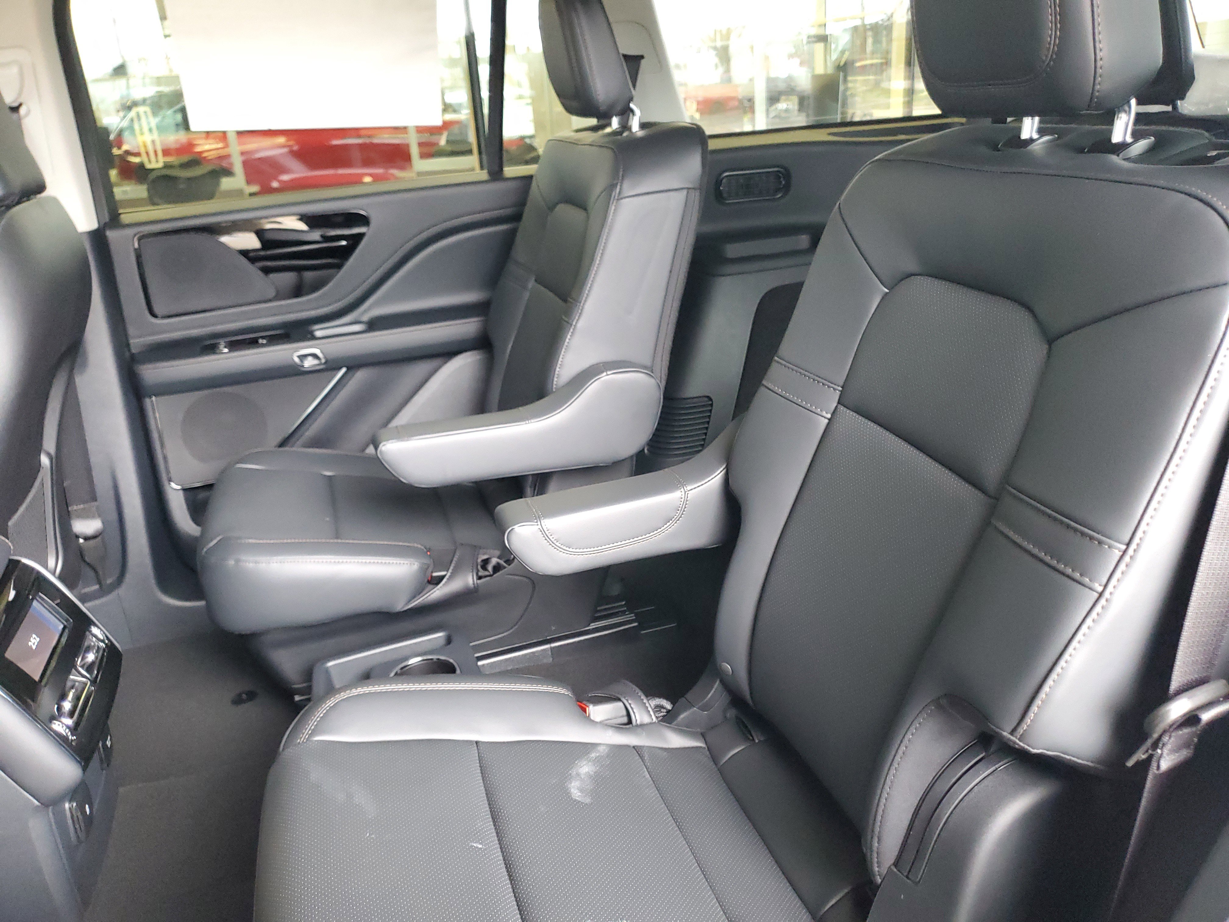 New 2026 Lincoln Aviator AWD image 25