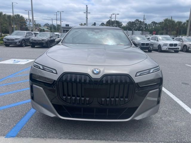 Used 2023 BMW 740i w/ Parking Assistance Package RWD image 2