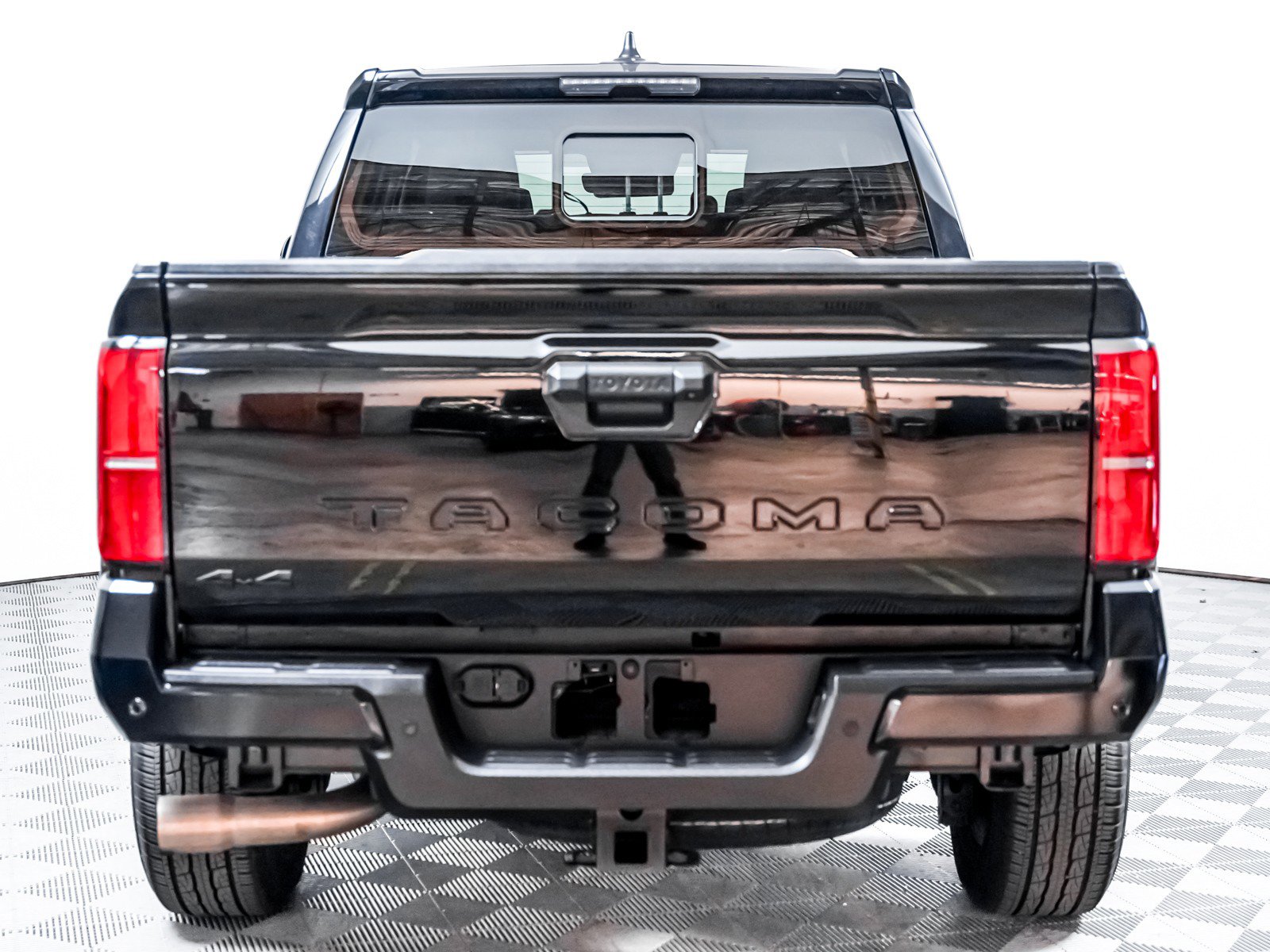 Used 2025 Toyota Tacoma TRD Sport w/ TRD Sport Upgrade Package AWD/4WD image 7