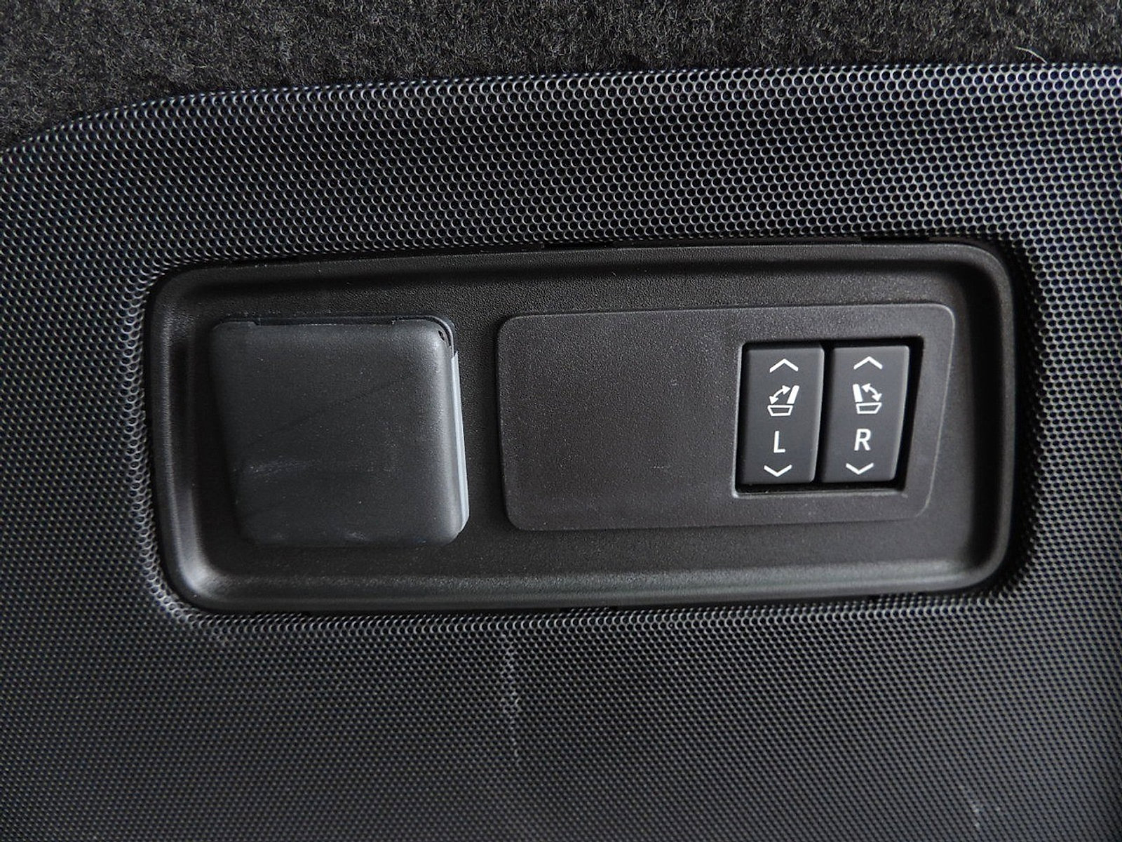 Certified 2026 Cadillac Escalade Platinum Sport image 17