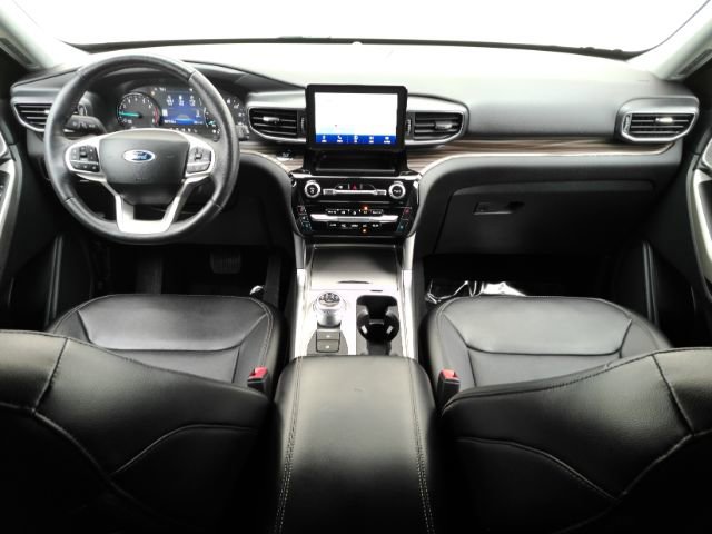 Used 2024 Ford Explorer Limited image 3