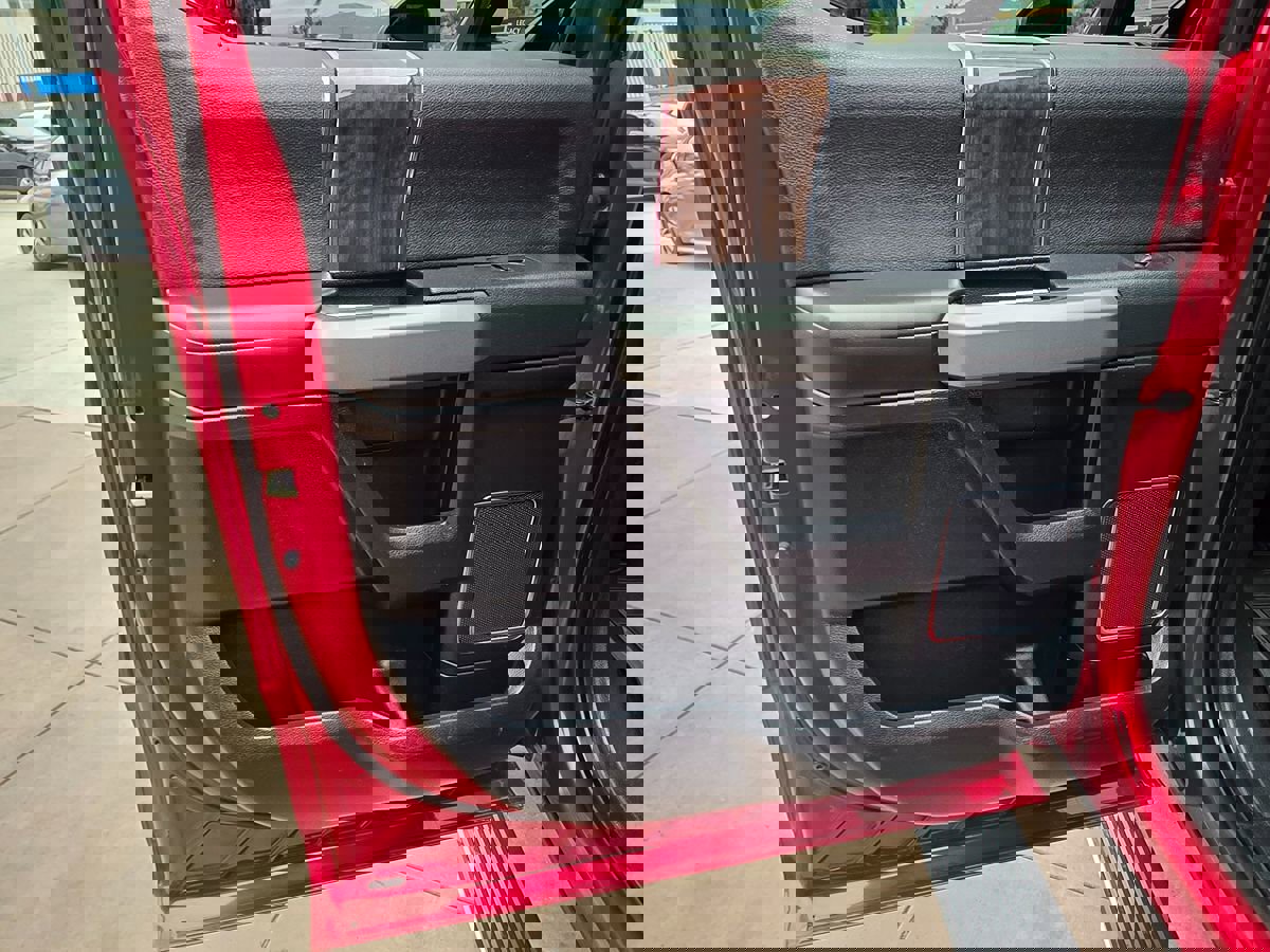 Used 2015 Ford F150 Platinum w/ Equipment Group 701A Luxury image 31