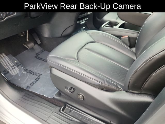 Used 2025 Chrysler Pacifica Select FWD image 20