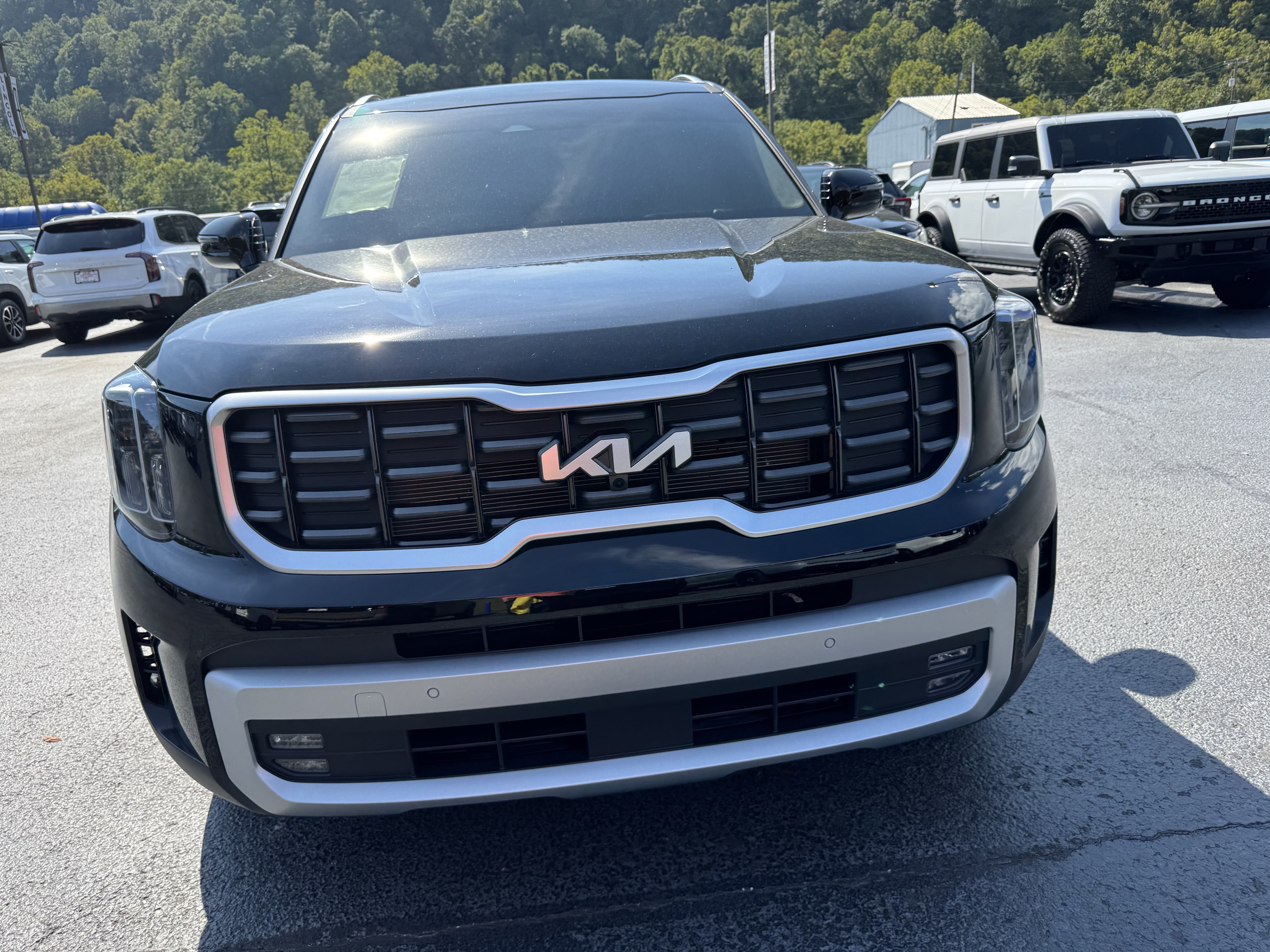 Used 2025 Kia Telluride SX Prestige AWD/4WD image 2