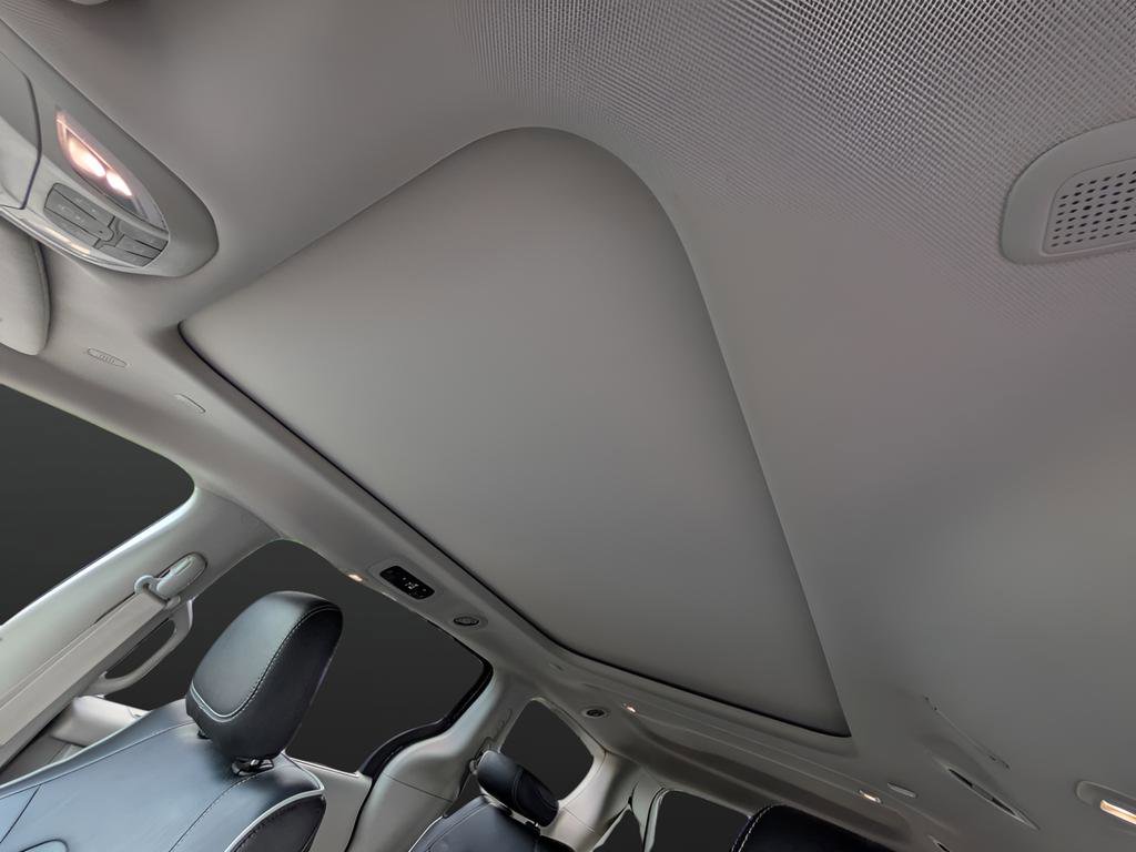 Used 2022 Chrysler Pacifica Limited FWD image 21
