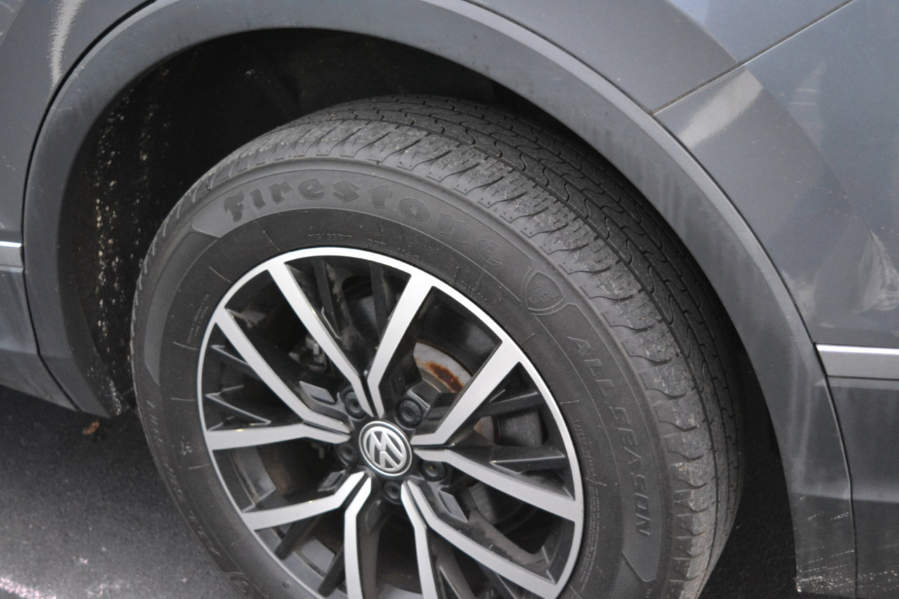 Used 2021 Volkswagen Tiguan SE image 9