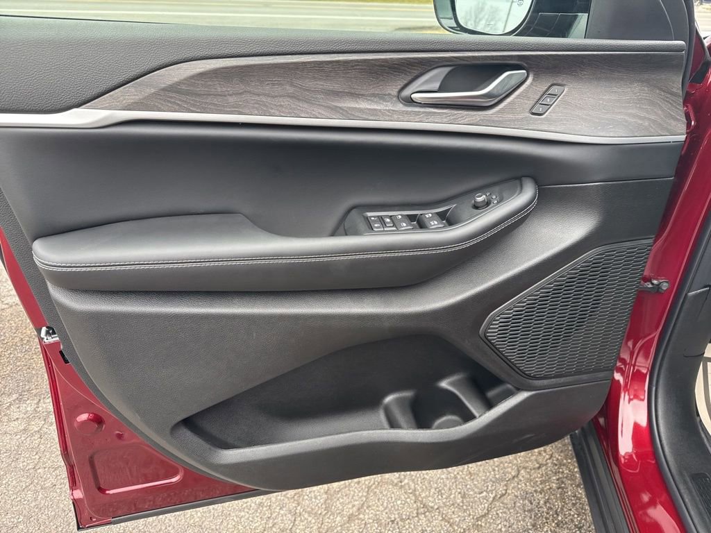 New 2025 Jeep Grand Cherokee L Limited w/ Black Appearance Package image 44