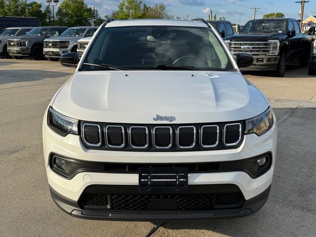 Used 2022 Jeep Compass Latitude w/ Sun and Sound Group AWD/4WD image 2