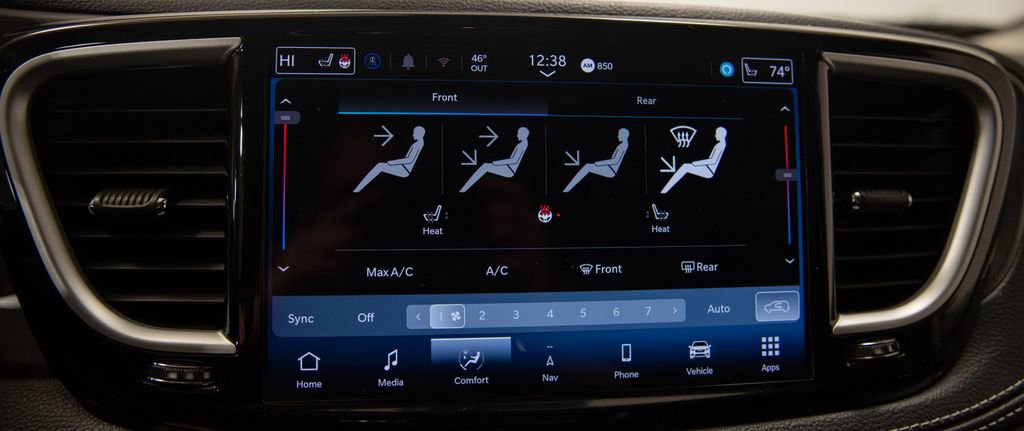 Used 2024 Chrysler Pacifica Select image 25