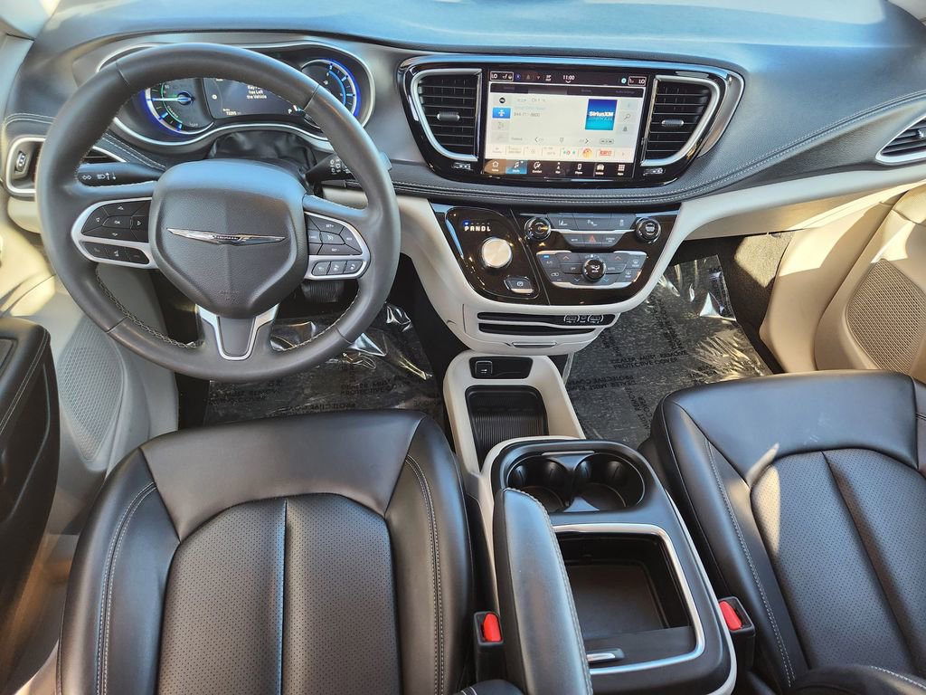 Used 2024 Chrysler Pacifica Select image 14