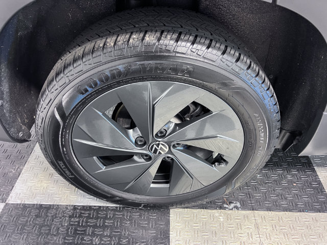 Certified 2025 Volkswagen Taos S FWD image 14