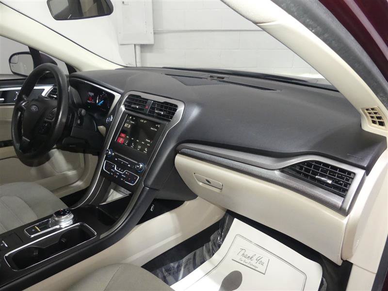 Used 2018 Ford Fusion SE w/ Fusion SE Technology Package FWD image 23