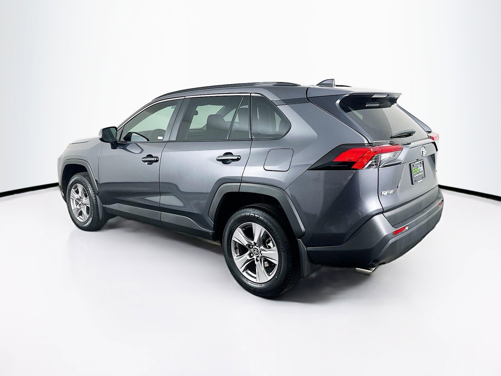 Used 2025 Toyota RAV4 XLE w/ Convenience Package image 5