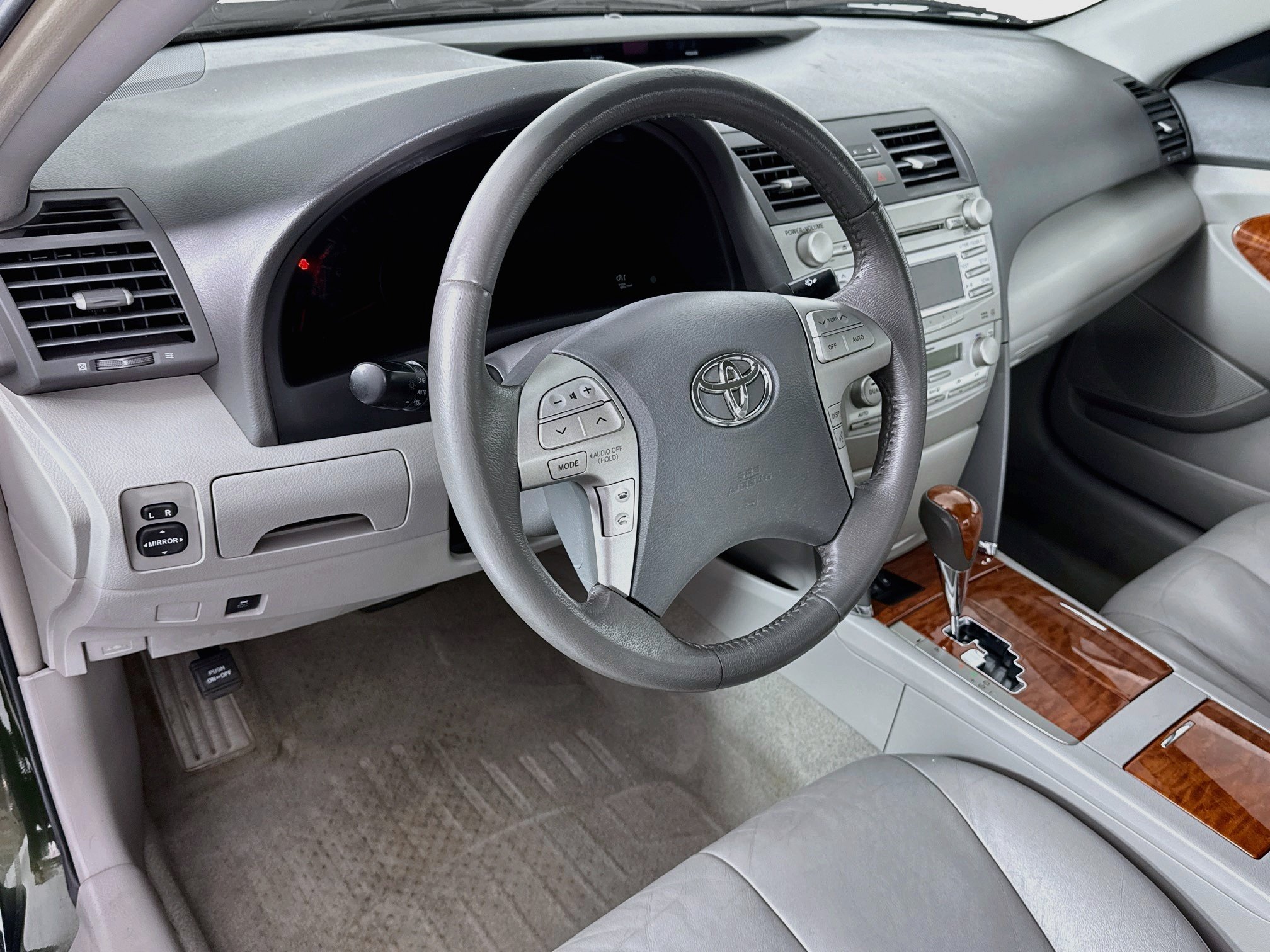 Used 2011 Toyota Camry XLE w/ XLE Extra-Value Pkg #2 FWD image 9